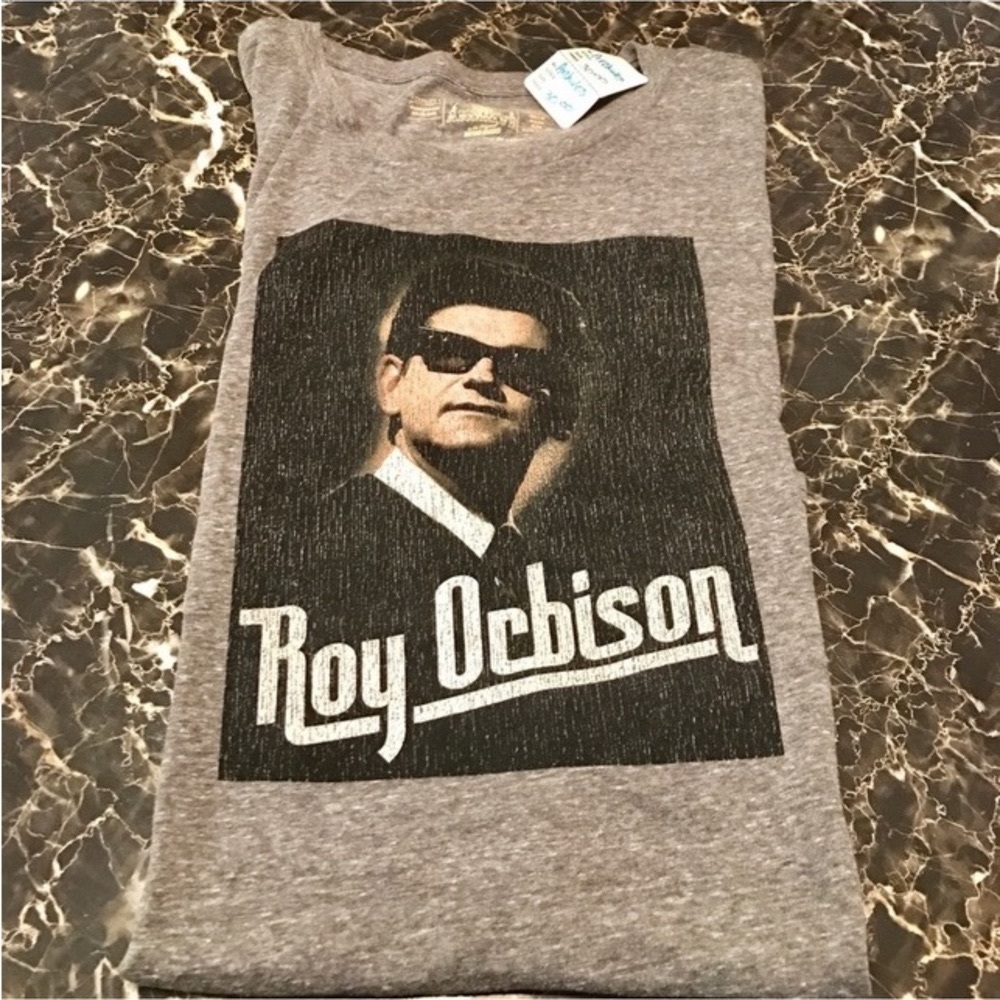 Men’s t shirt never worn